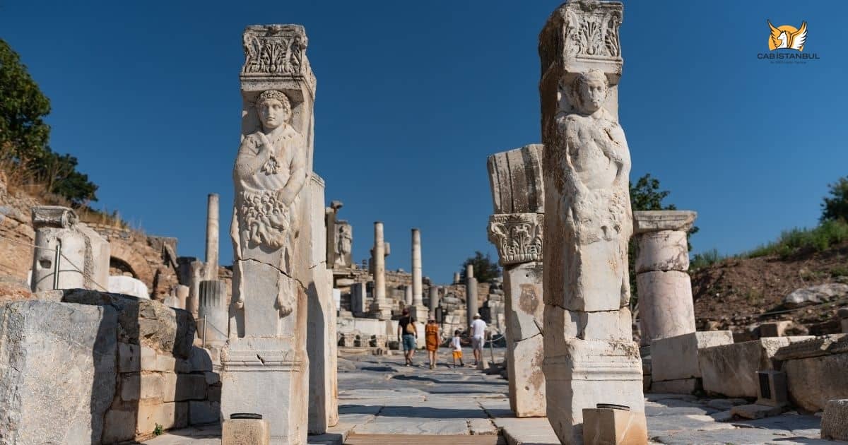 history.hero.image_alt_top_right